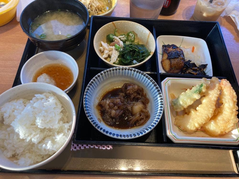 やよい軒 箱崎店