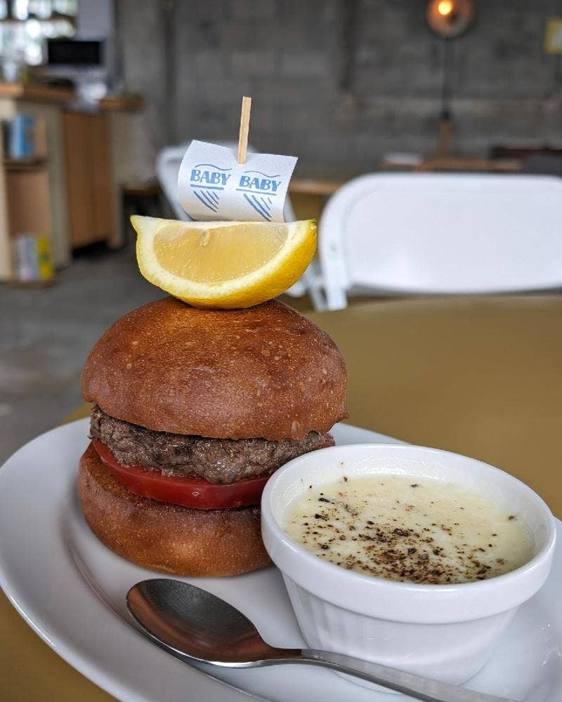 BABY BABY HAMBURGER & BOOKS︎︎