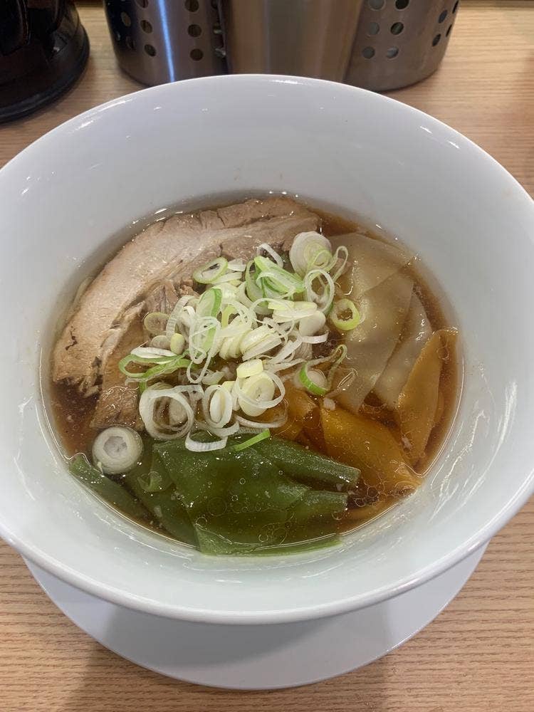 生わんたんらぁめん専門店 赤黄緑 吹田店