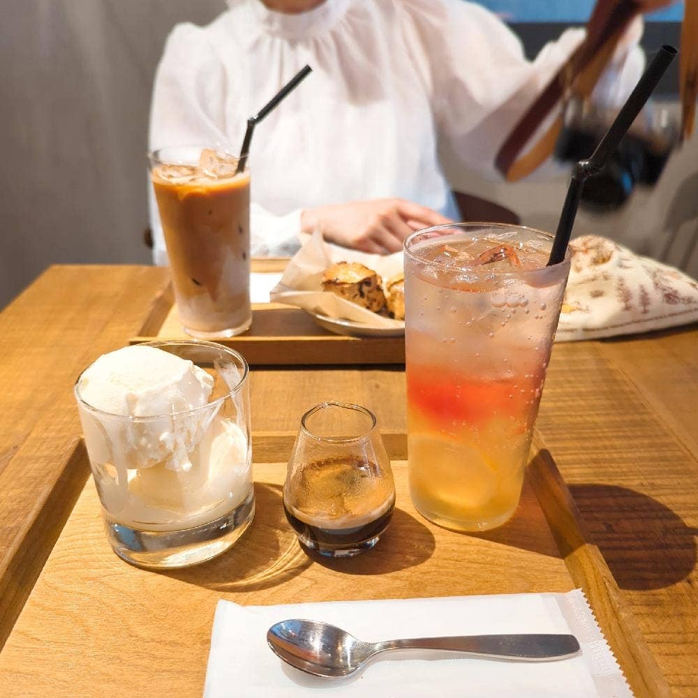 Middle Garden Coffee Stand