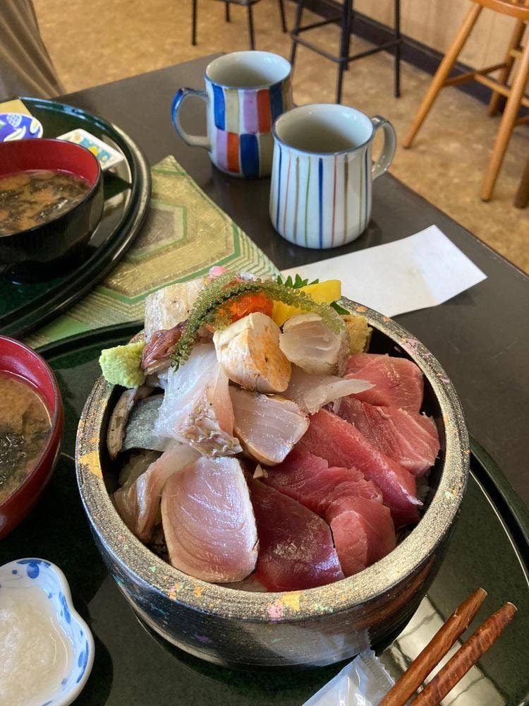 海鮮丼専門店 たろうまる