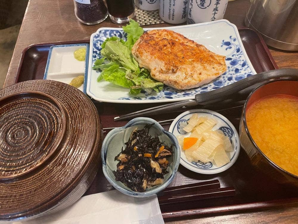 炭火焼専門食処 白銀屋 大手町分店