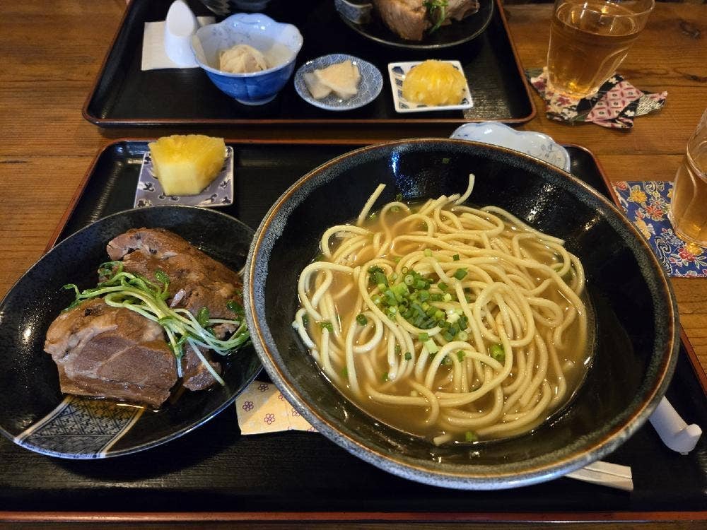 ヤスとカマーの店