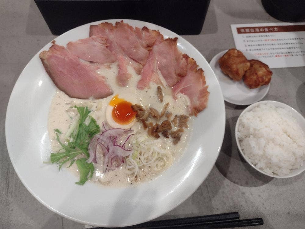 鶏白湯ラーメン suma suma