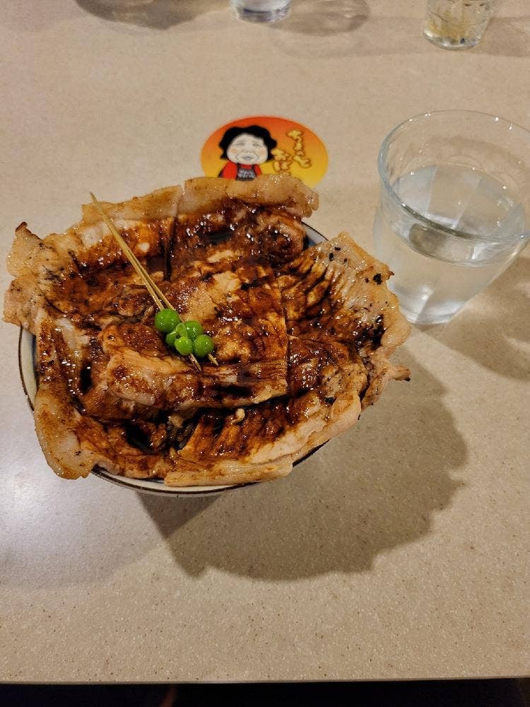 炭焼豚どんのぶた八