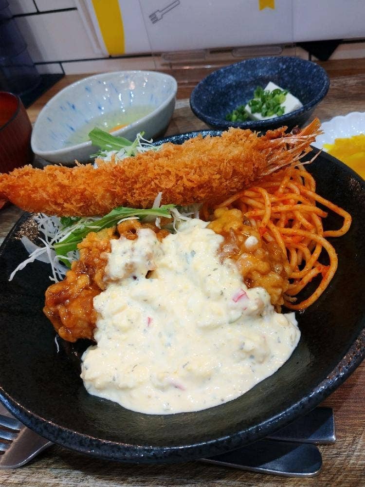 ムシャムシャ食堂 東比恵店