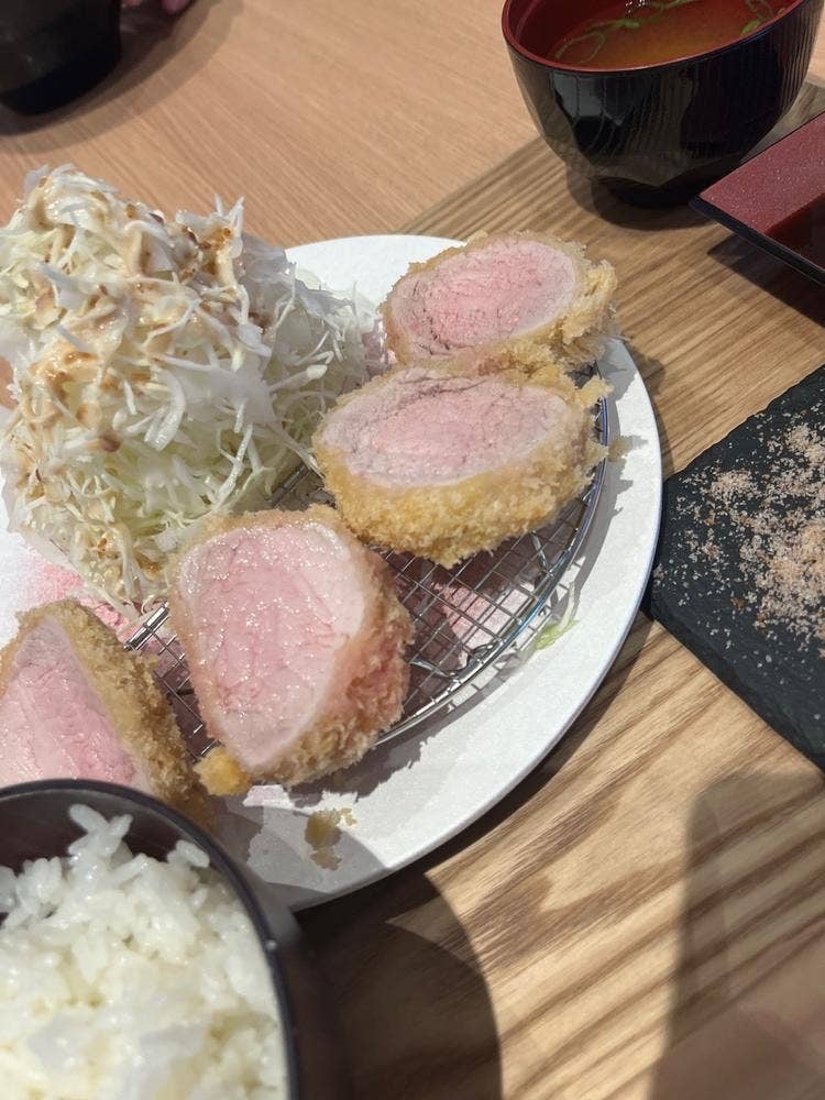 北新地とんかつépais エキスポシティ店