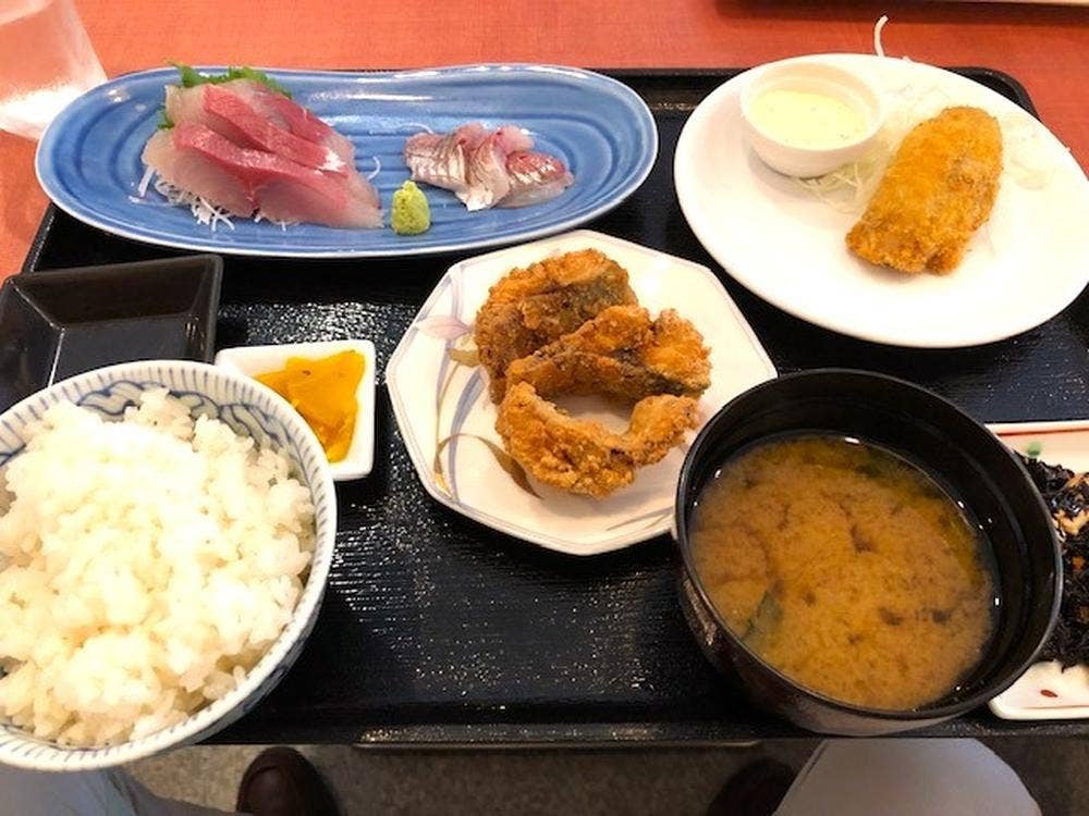 湯河原 魚作 びすとろたぶしぇ