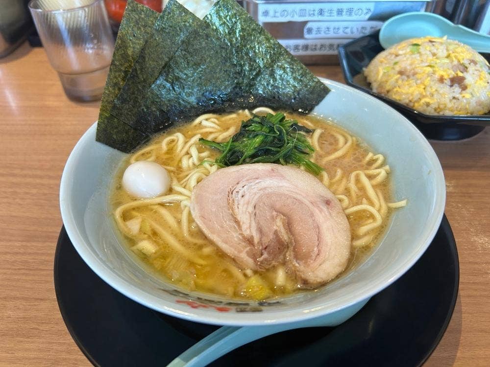 横浜家系ラーメン 町田商店 長岡京店