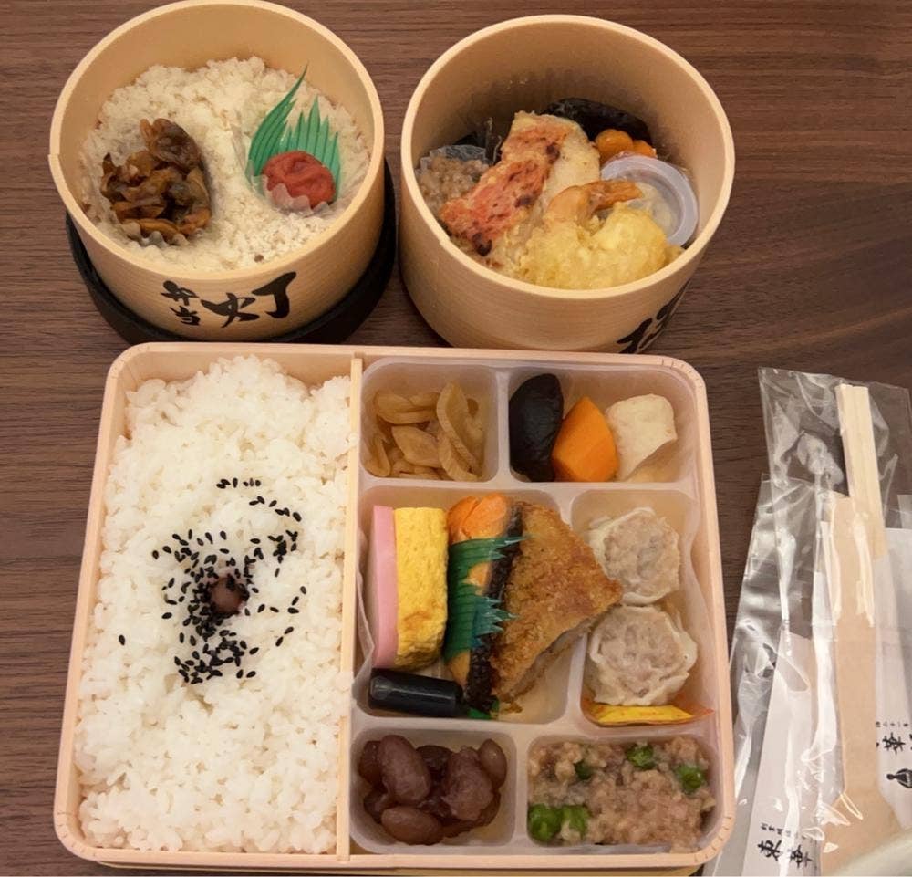 東華軒 東口売店