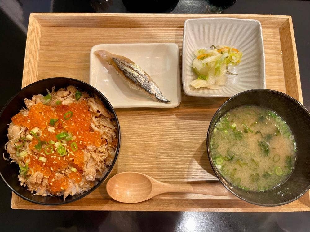 STANDING SUSHI BAR 縁戸 女満別空港店