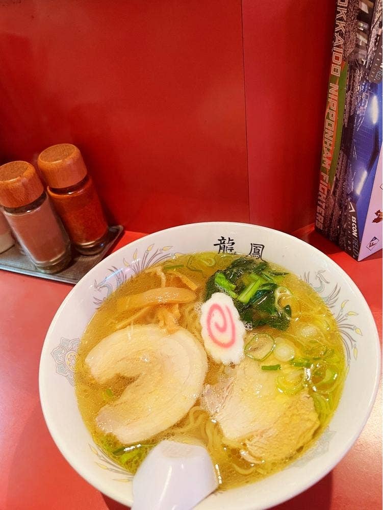 黄金塩ラーメン 龍鳳 大門横丁店