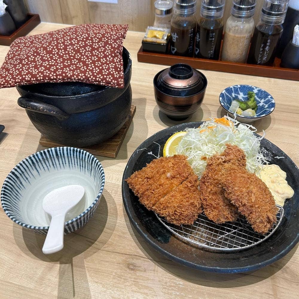 とんかつ神楽坂さくら 枚方店