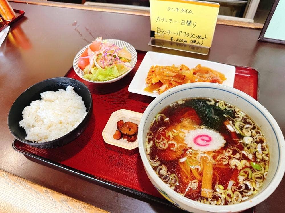 ファミリーラーメン さんげつ