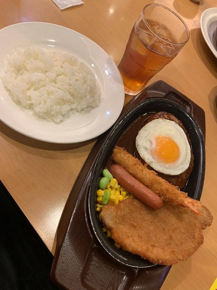 ガスト 多摩南野店