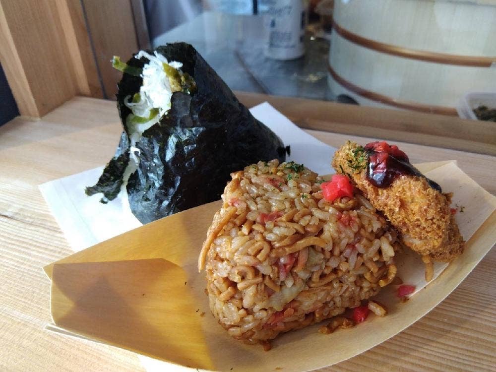 人類みなおむすび