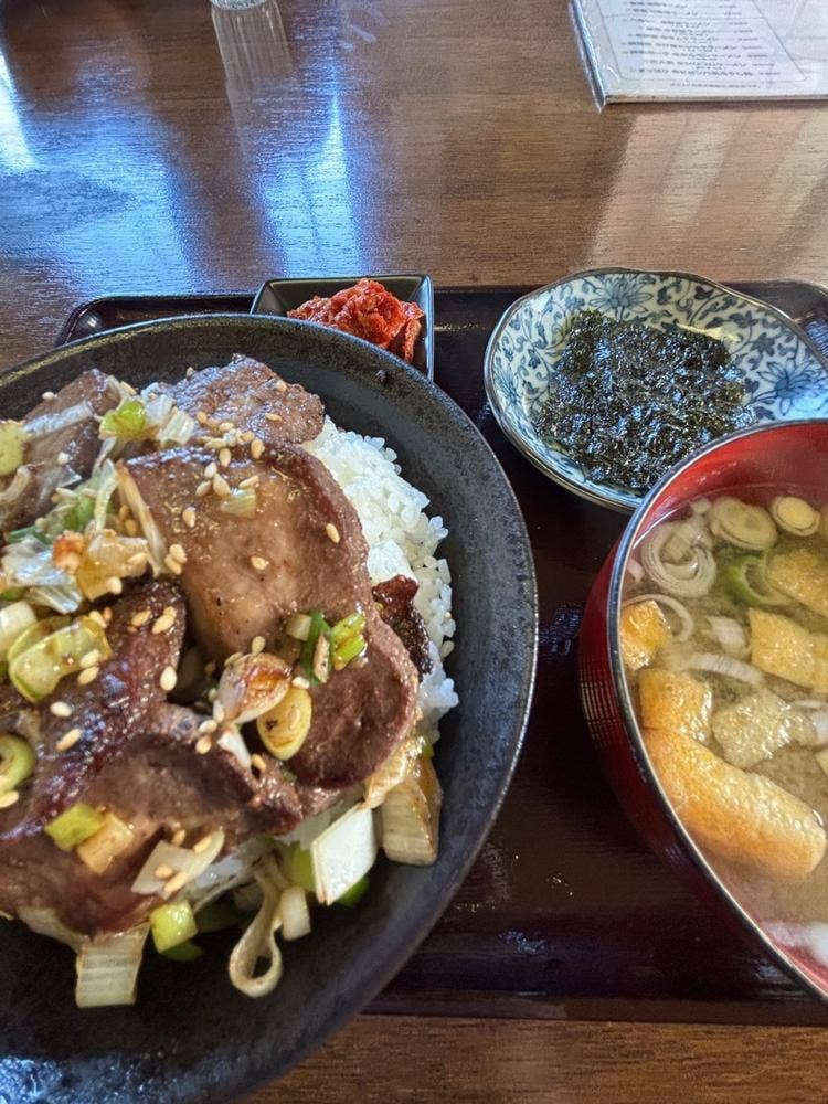 焼肉ダイニングかもめ食堂大楽毛店