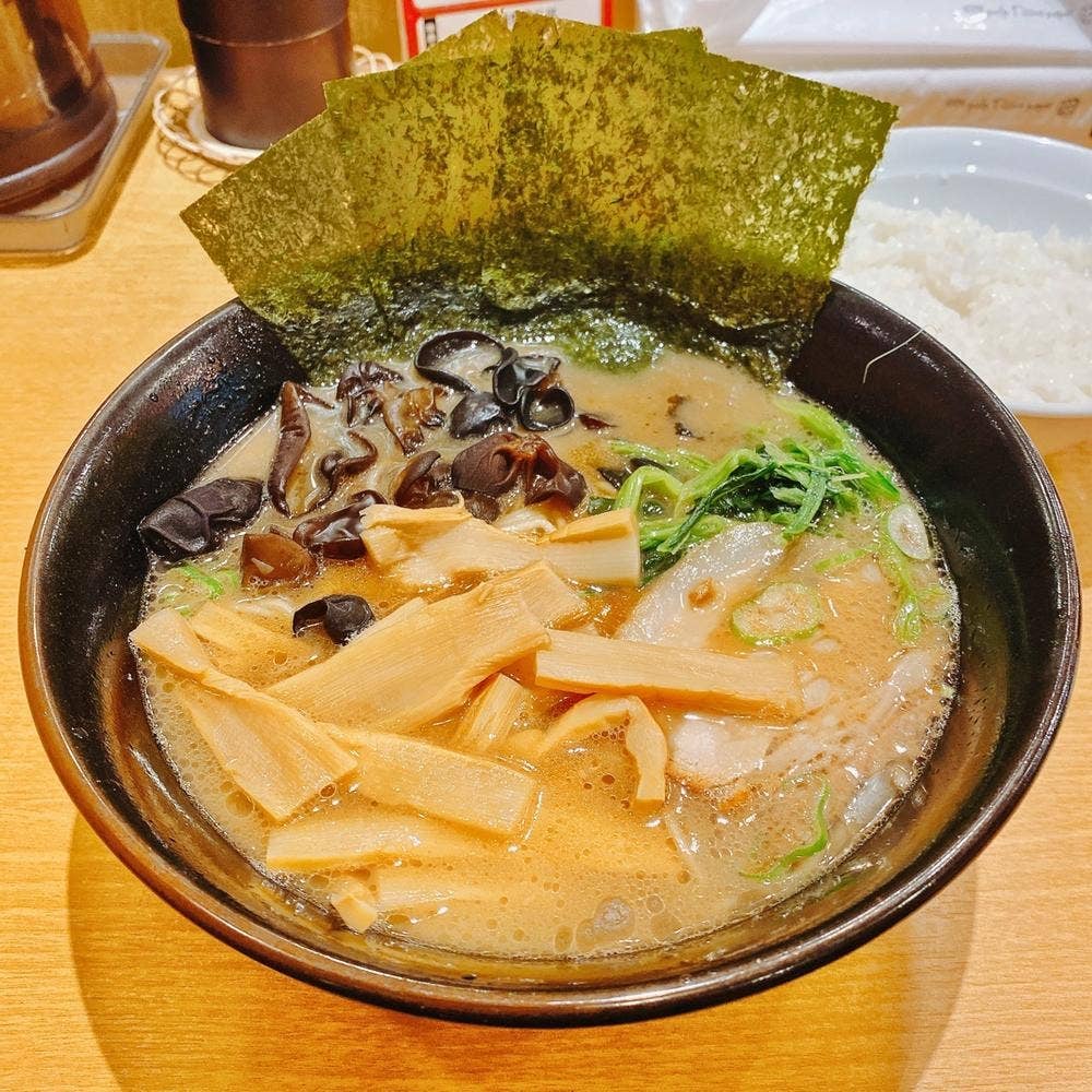 横浜家系ラーメン 銀家 戸塚影取店