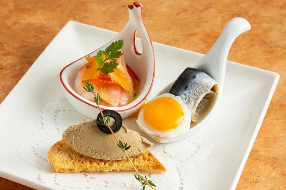LAZOR GARDEN DINING