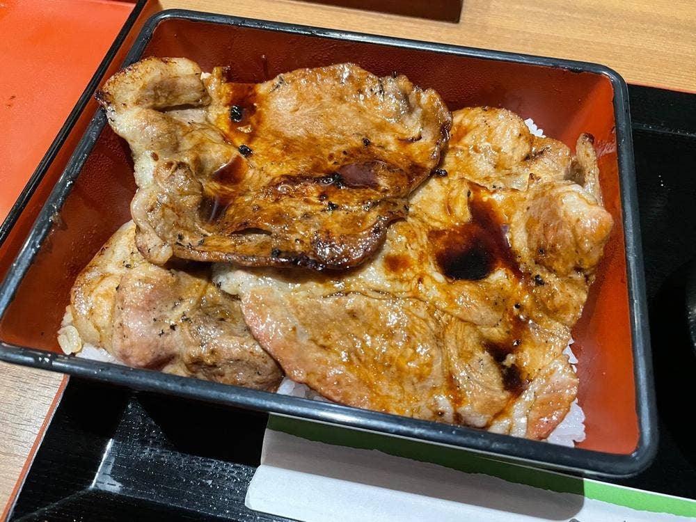 炭焼豚肉食堂 豚のまんま