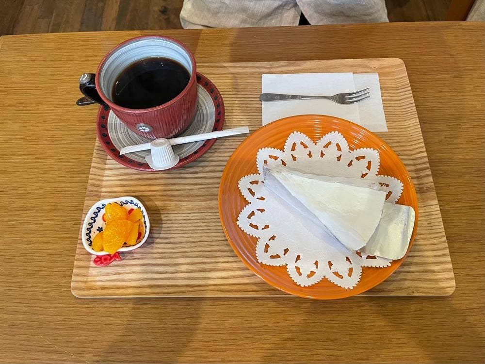 Cafe & Gallery SHUTTLE