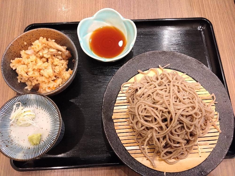山茶花そば椿
