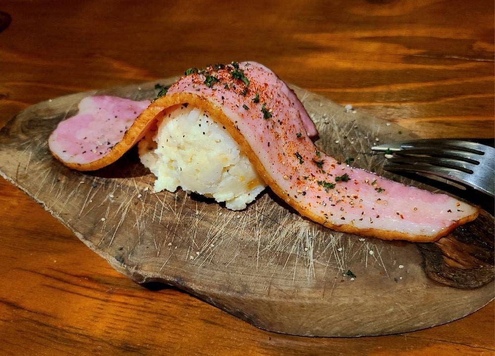 厳選肉と炭火Dining 肉ドシ