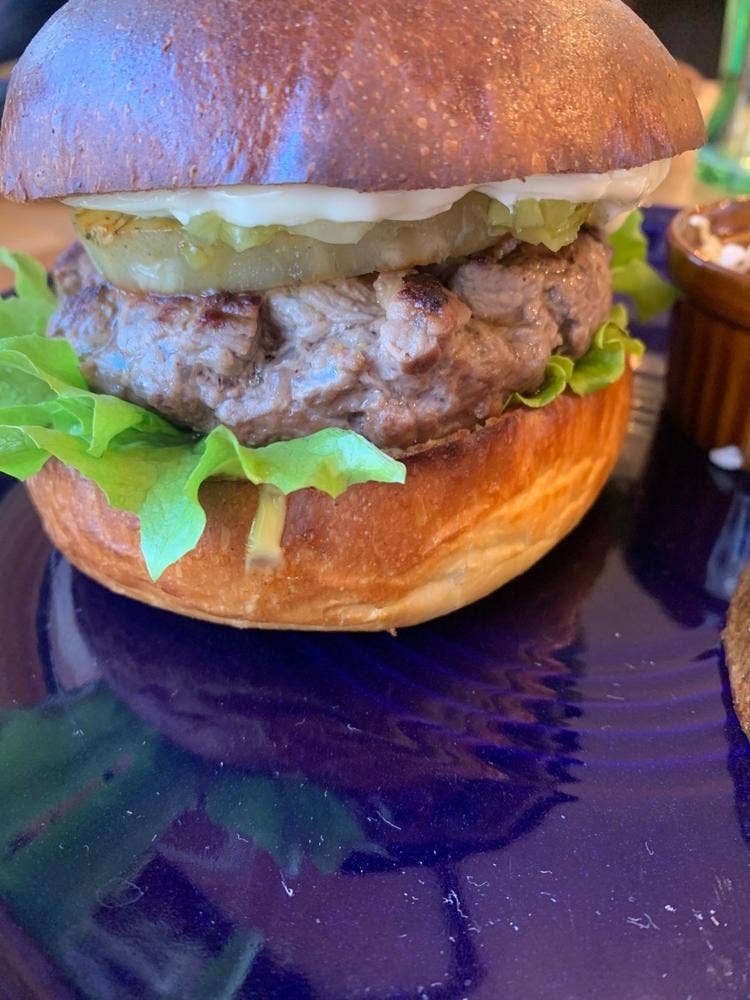 Sunlit Burger
