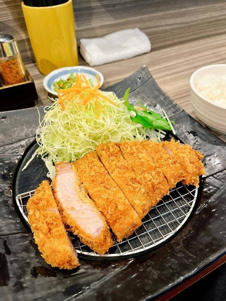 とんかつどーんとこい六角橋店