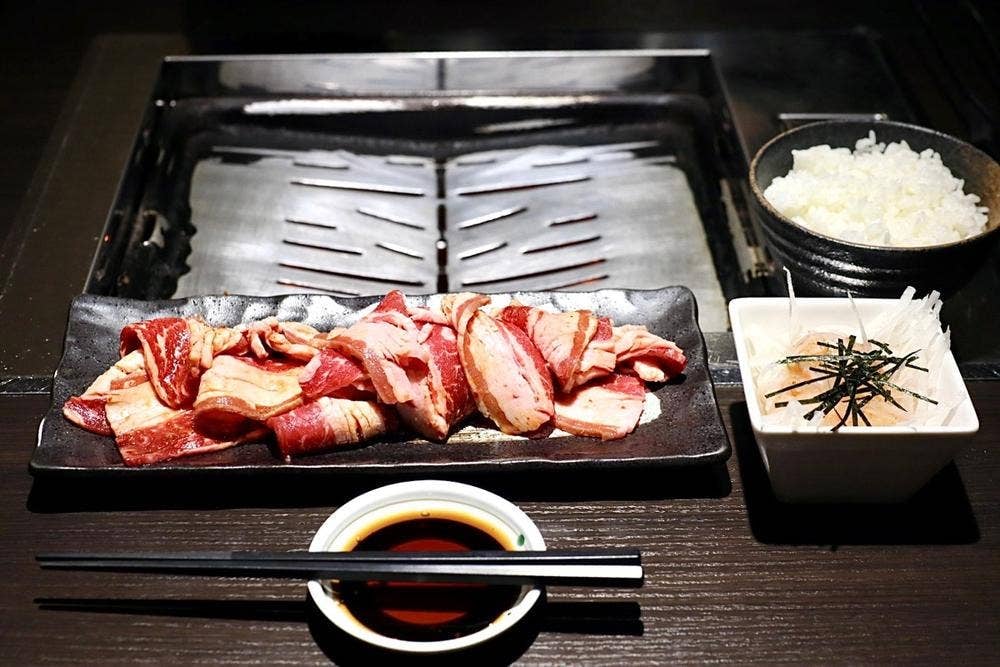 赤身肉とホルモンの店 惣