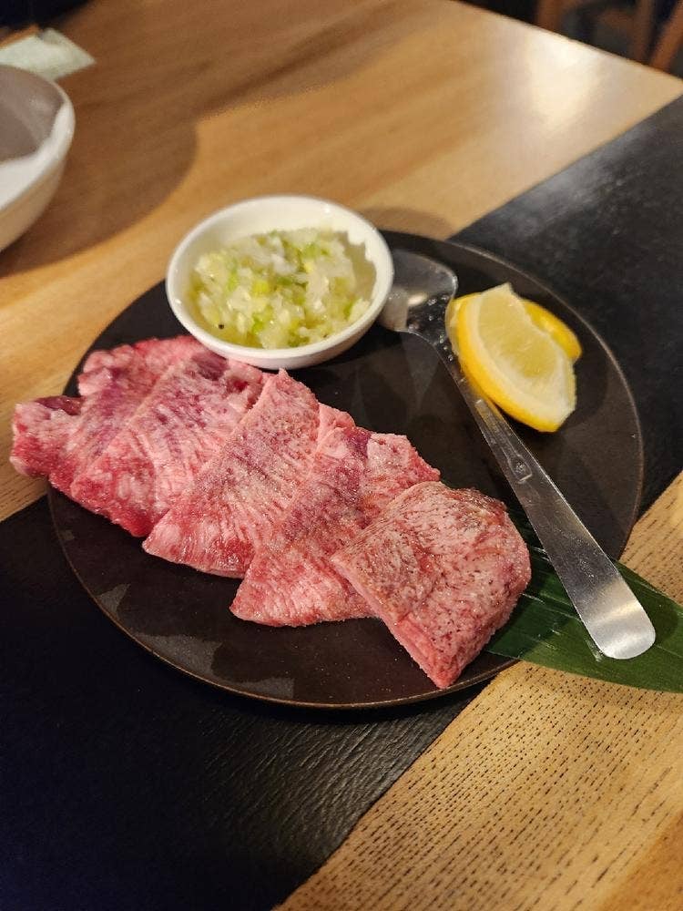 塩ホルモン やけん