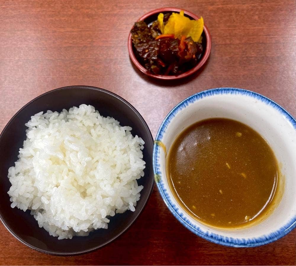 名前も電話も無い 作り続けて50年のカレー店