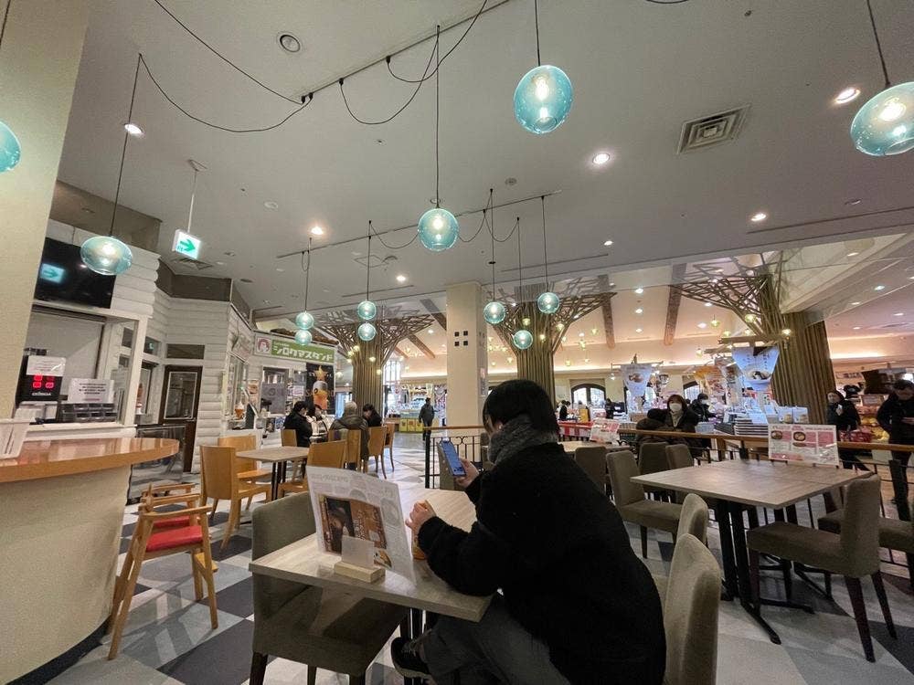Cafe & Bar シロクマスタンド