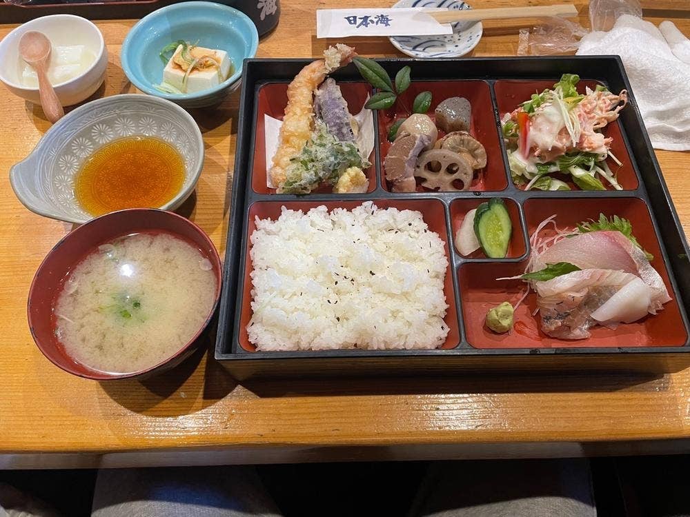築地日本海 方南町店
