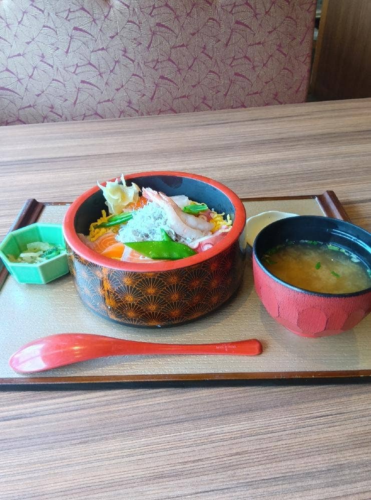 めじろ屋 本店