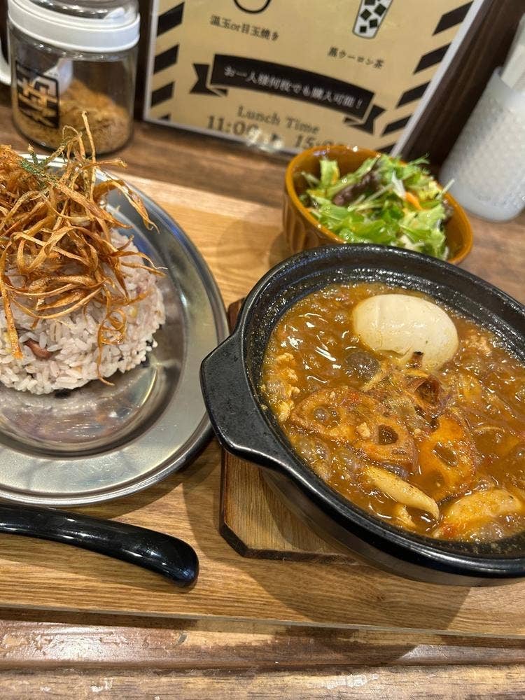 カレーとデミ カサネヤ