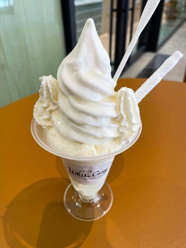 ミルク&パフェ よつ葉ホワイトコージ KITTE大阪店