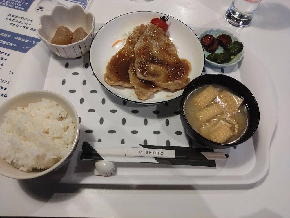 えきまえごはん あざらし食堂