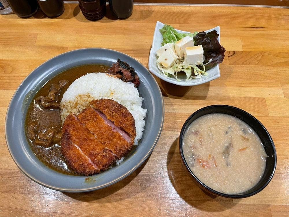 酒とごはん 茶トラ