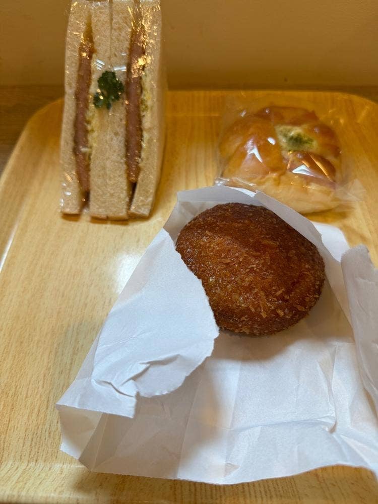 焼きたてパン プチ・トマト