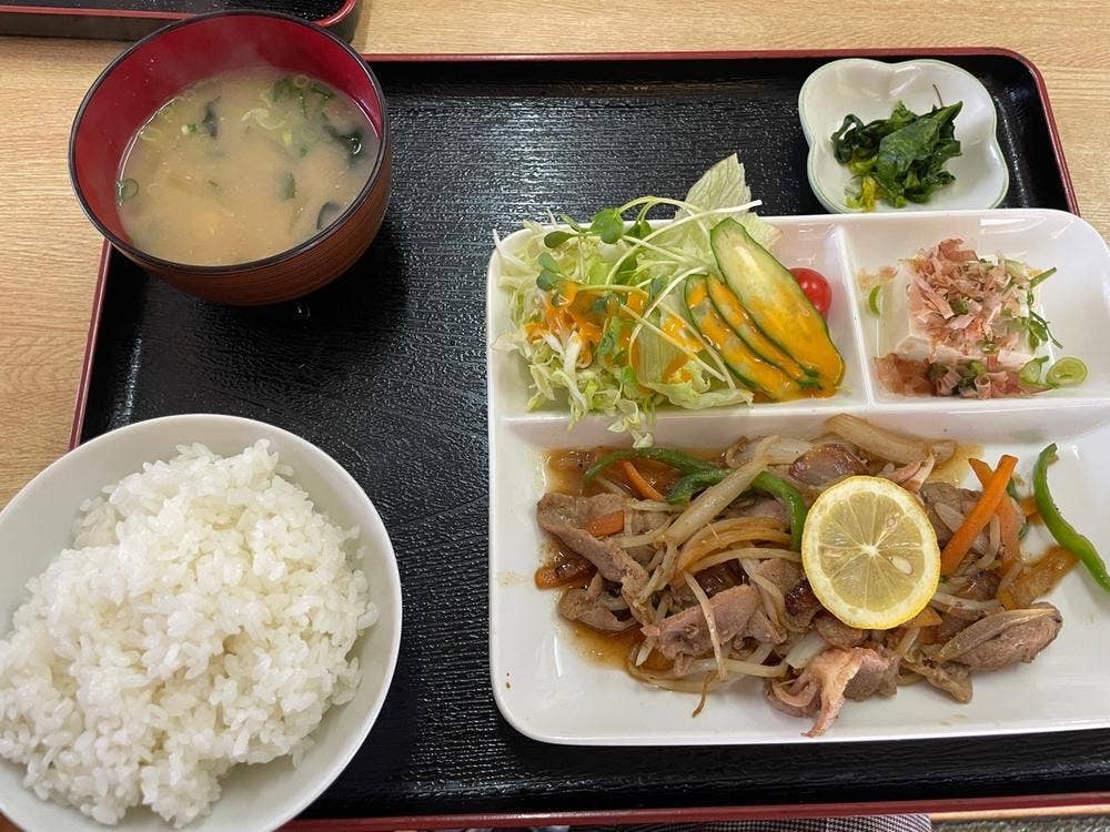 彩りキッチンまるなか