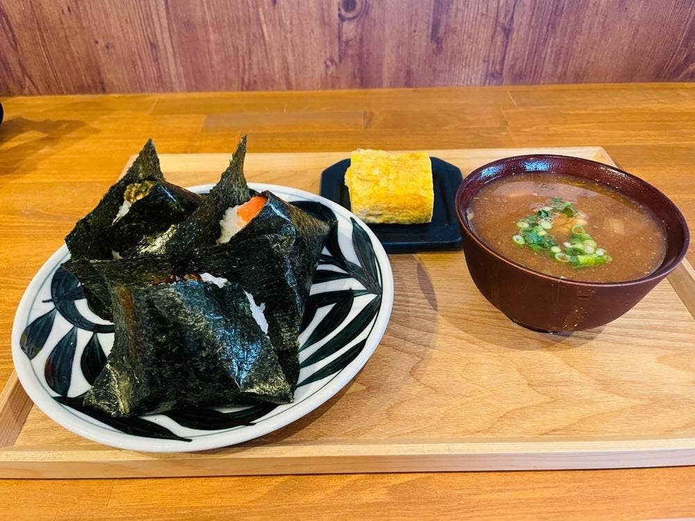 おにぎりとおわん