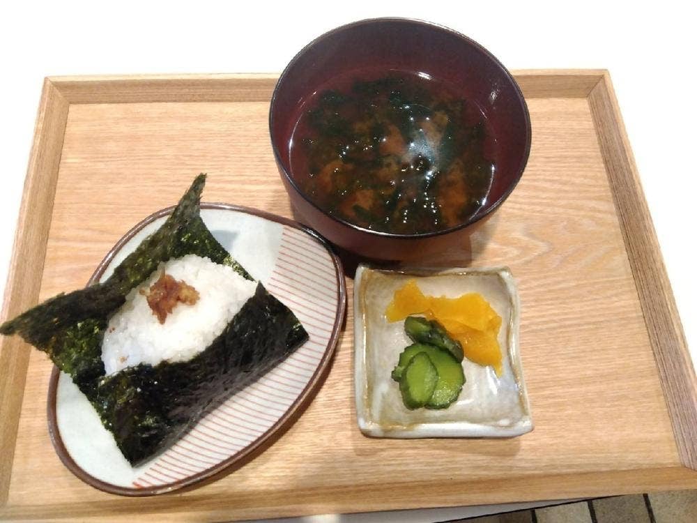 おにぎりはつき