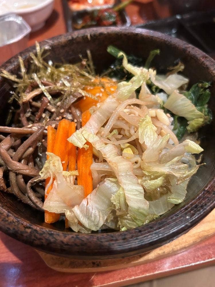韓国料理・サムギョプサル食べ放題 豚まに