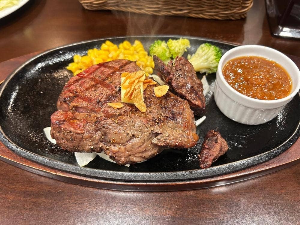 厚切りステーキ ストロングスタイル 堀江本店