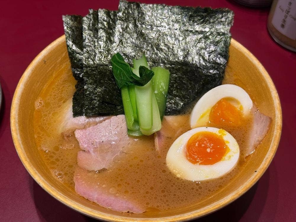 家系ラーメン ⾰新家TOKYO