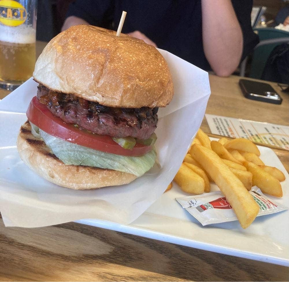 E・A・T GRILL & BAR