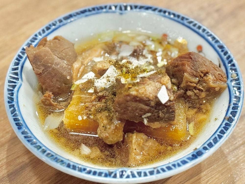 すじ煮込みと魚の大衆炉端 頂屋