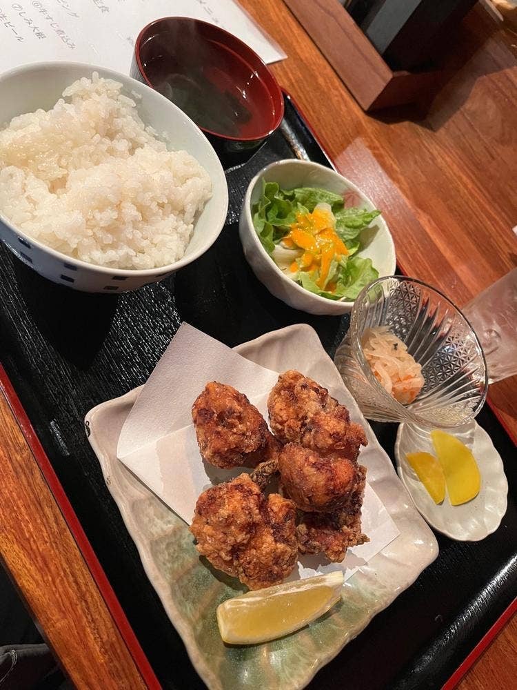 うどんのだし香るゆるりとする居酒屋