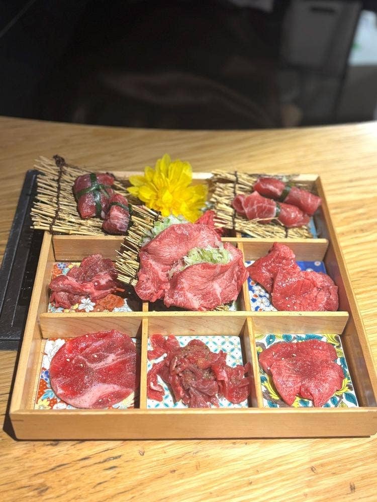 厚切り仙台牛タンと黒毛和牛食べ放題 焼肉倶楽部 梅田店